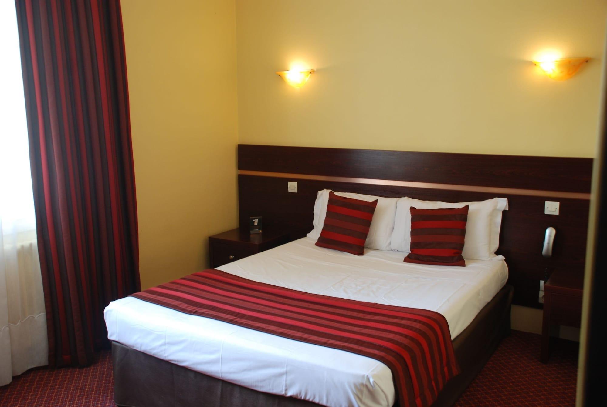 The Originals City, Hotel Cathedrale, Lisieux Buitenkant foto