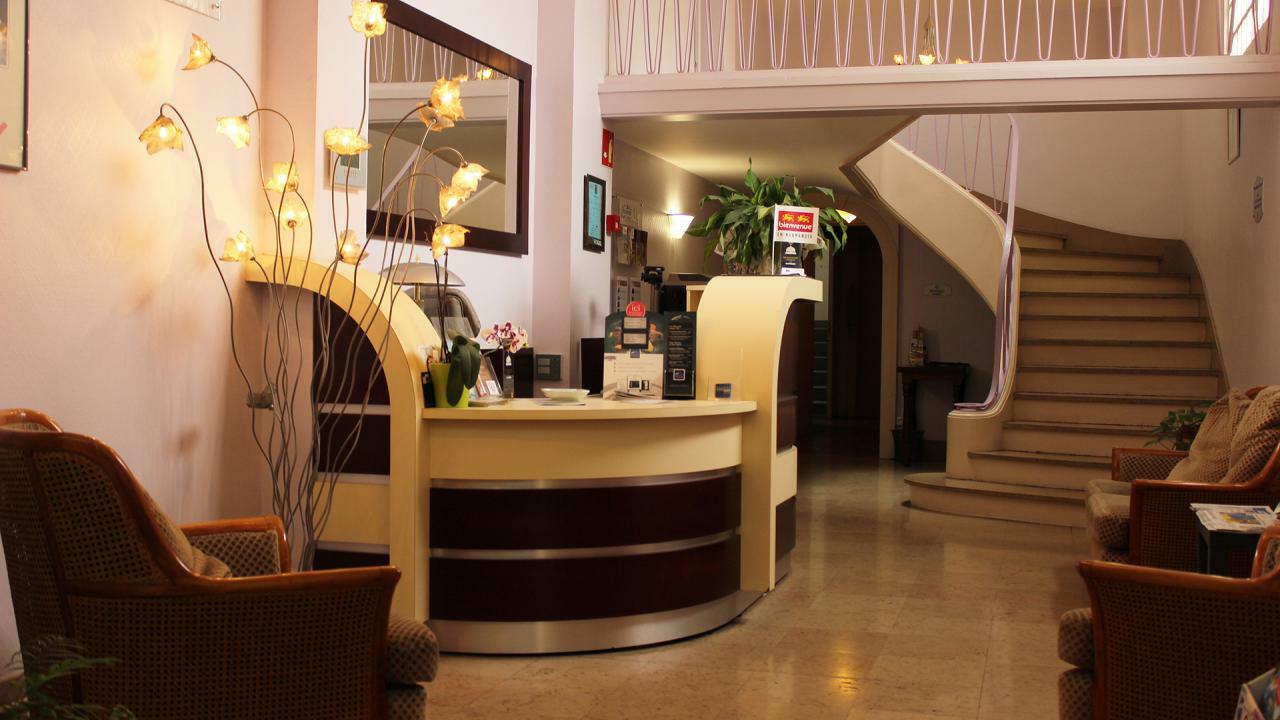 The Originals City, Hotel Cathedrale, Lisieux Buitenkant foto